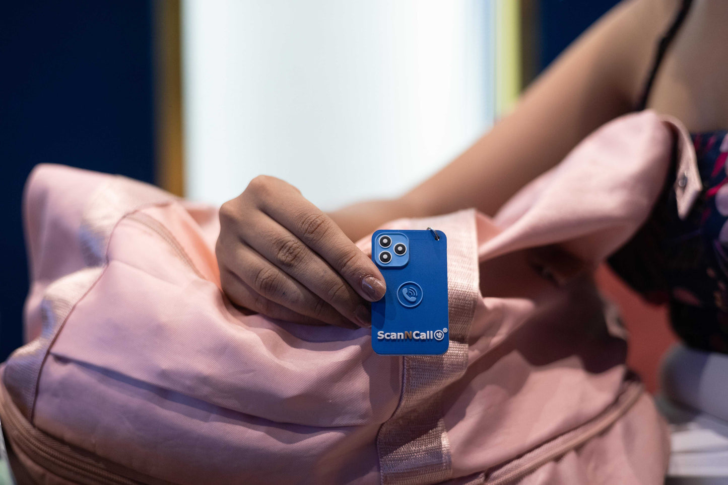 scanNcall Smart Bag Tag – Instant Lost & Found Solution